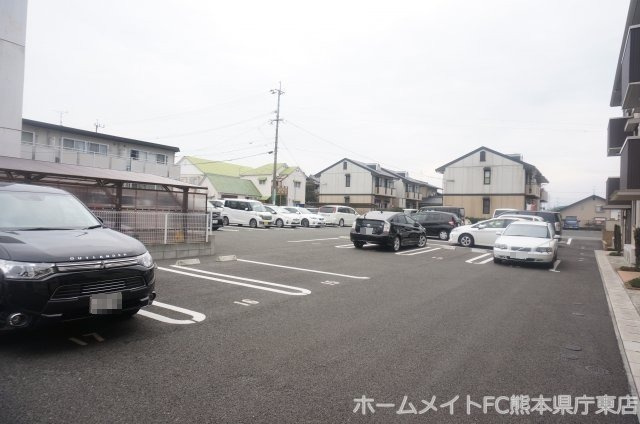 熊本市東区花立２丁目のアパートの駐車場