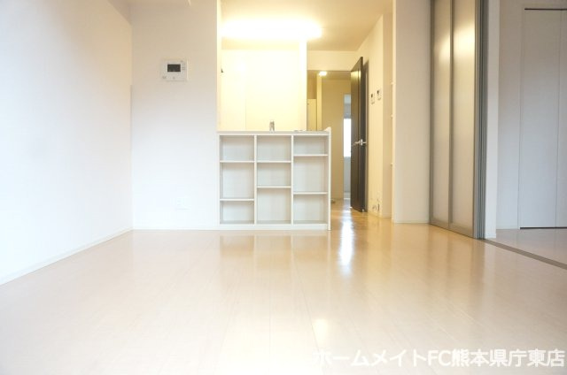 熊本市東区花立２丁目のアパートの居間・リビング