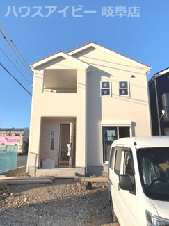 【外観】 | 岐南町伏屋全４棟　ローソン隣です♪　徒歩１分　シューズクローゼット　インナーバルコニーです。