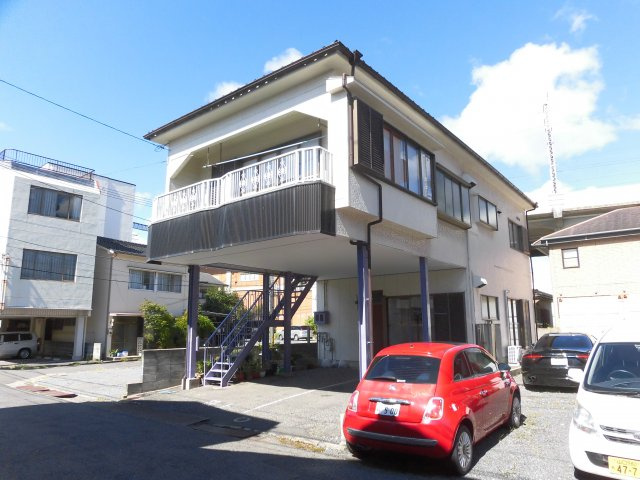 【外観】 | 1F奥がお部屋です。２階は違うお部屋です。