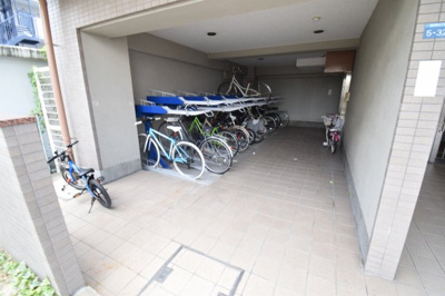【駐車場】 | サンフォレスト岡 | 駐輪場