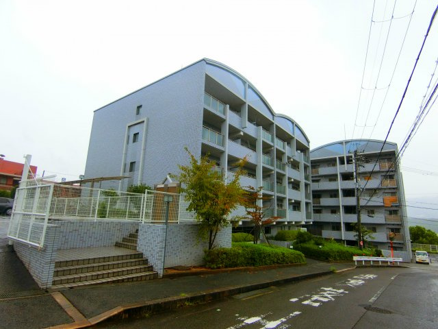 レノ金剛津々山台の外観