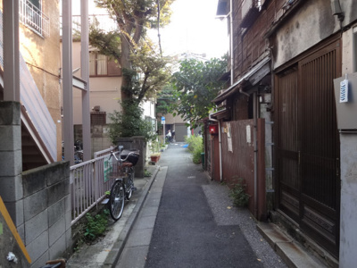 【周辺】 | 青山ビル | 青山ビル　物件前　便利な場所ながら静かな環境です