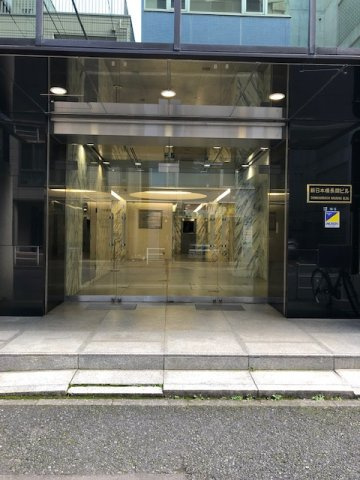 新日本橋長岡ビルのエントランス