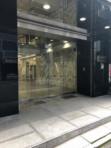新日本橋長岡ビルのエントランス