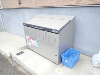 【その他共用部分】 | Grace court/グレースコート【SHM】 | 敷地内ごみ置き場でごみ出しもらくらく～♪忙しい社会人さんや主婦さんにもうってつけ！