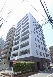 【外観】 | 8階南西・南東の角部屋につき陽当たり・眺望良好です。
収納力のあるWIC設置。独立性を保てるアルコーブ付です♪