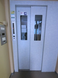 【その他共用部分】 | お買い物時やベビーカーの出し入れに便利なエレベーター付
