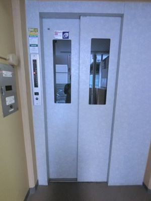 【その他共用部分】 | ライオンズマンション吉野町第11 | お買い物時やベビーカーの出し入れに便利なエレベーター付