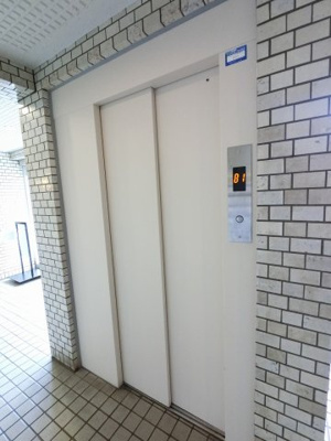 【その他共用部分】 | グリーンヒルズ港南台 | お買い物時やベビーカーの出し入れに便利なエレベーター付