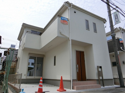 【外観】 | 守口市佐太中町6丁目　新築戸建て | 【同社施工例写真】
日当たり良好♪駐車スペースもしっかり確保♪