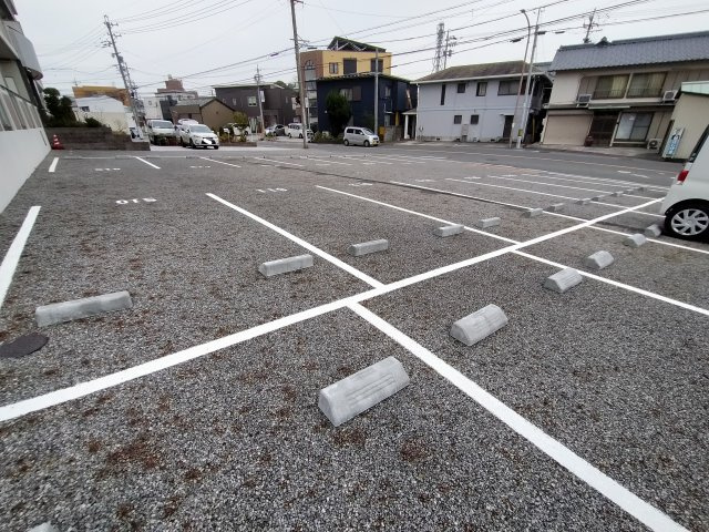 キャッスル常滑　西棟の駐車場