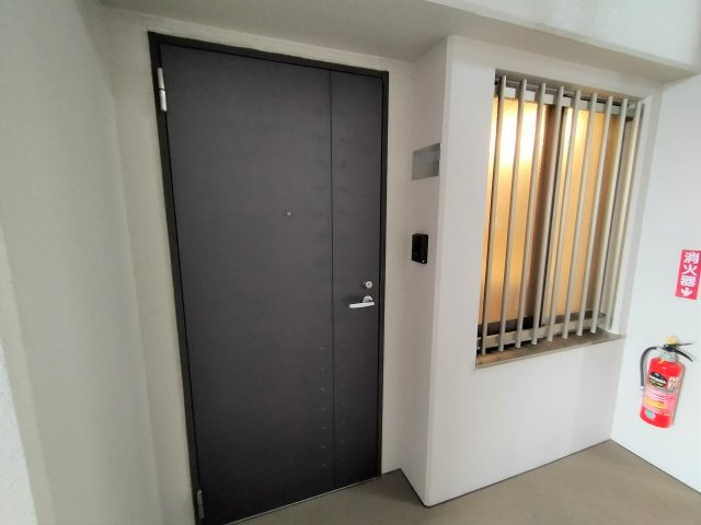 キャッスル常滑　南棟の玄関