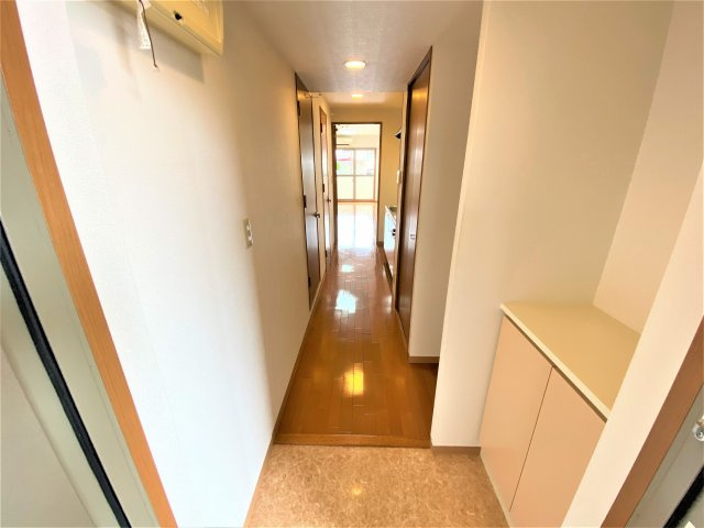 キャッスル常滑　西棟の玄関
