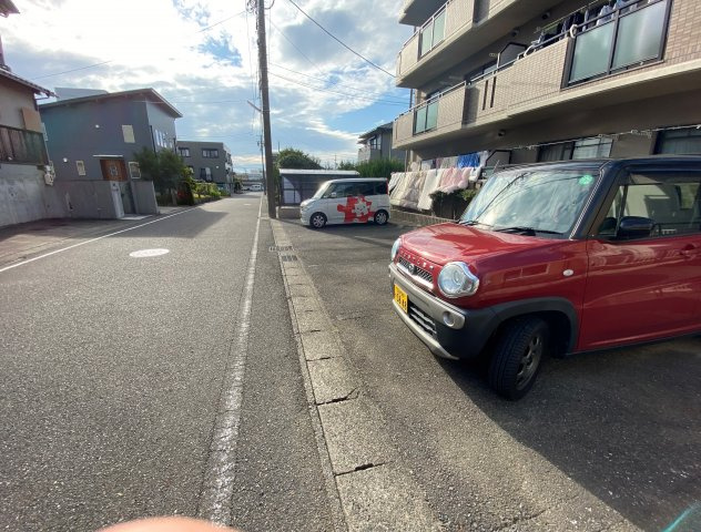 STARハイツ77の駐車場