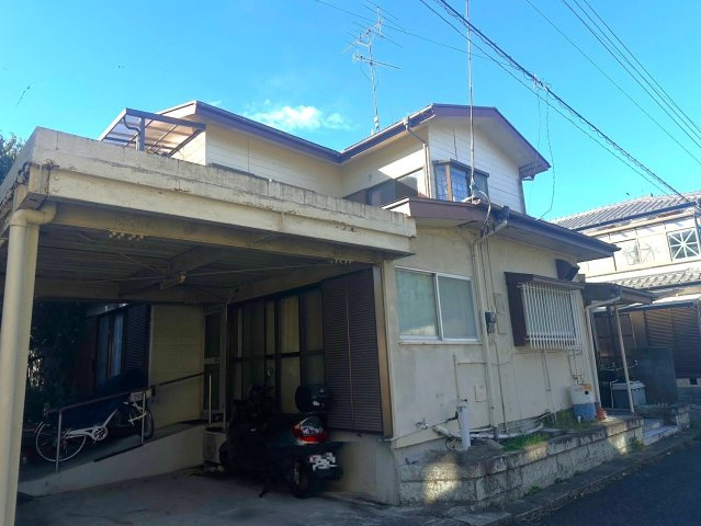 佐藤邸の駐車場