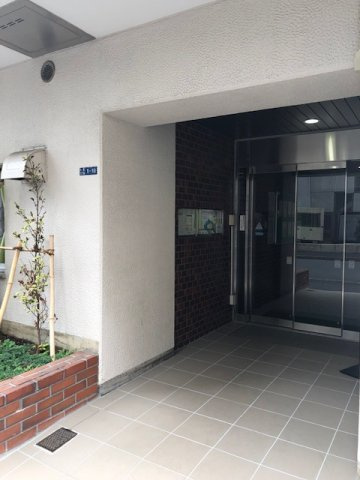 中銀京橋マンションのエントランス