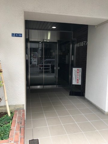 中銀京橋マンションのエントランス