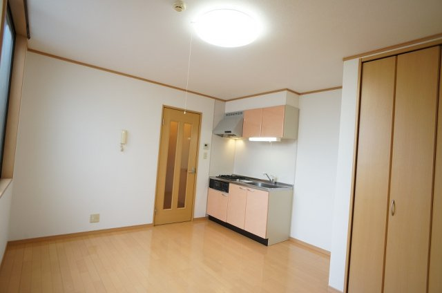 【居間・リビング】 | ハイツ美英 | 
