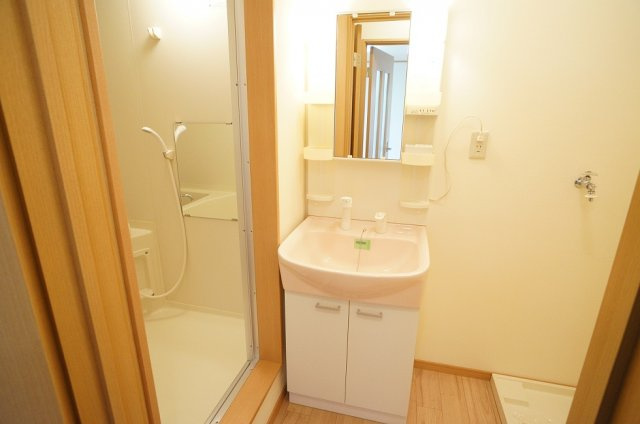 【洗面所】 | ハイツ美英 | シャワー付き洗面化粧台