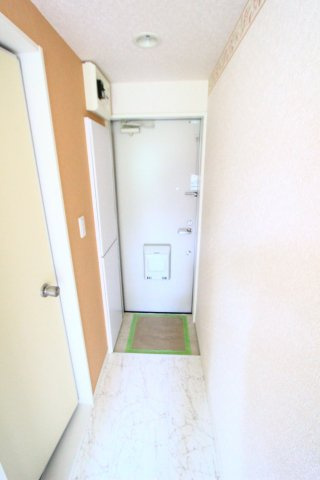 ユナイトアドリアーナの瞳の玄関|同タイプ参考写真です。