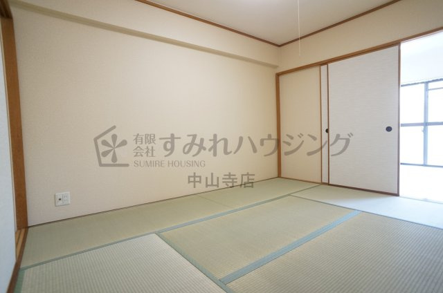 ファミール安倉の和室