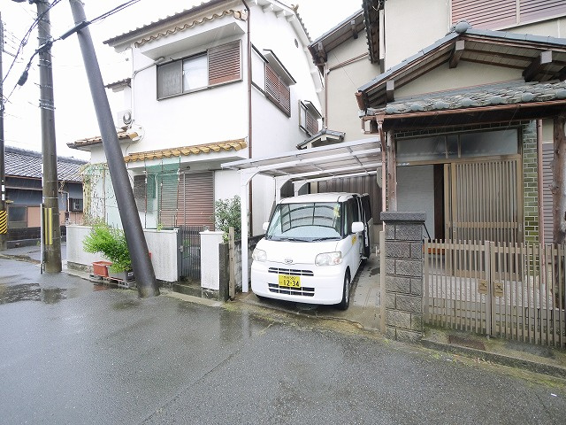 満願寺町貸家の駐車場