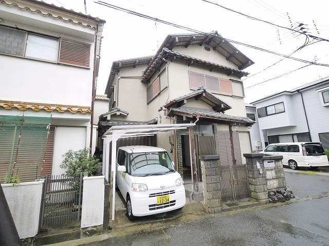 満願寺町貸家の外観