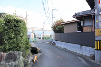 【前面道路含む現地写真】