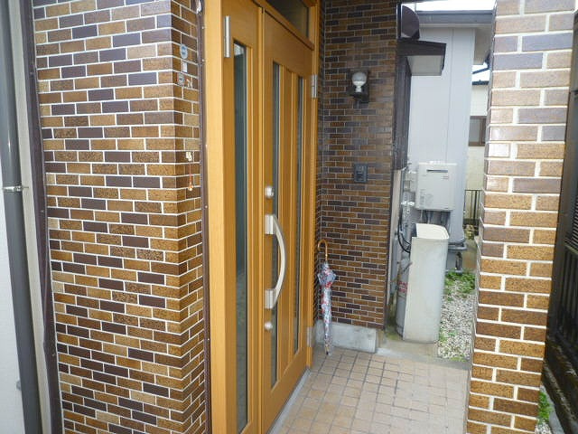 長尾二丁目5番17号（B-32）の玄関