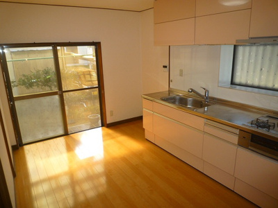 【居間・リビング】 | 長尾二丁目5番17号（B-32）