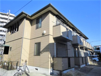 【外観】 | 積水ハウス施工の賃貸住宅シャーメゾン♪ホームセンターやスーパーが近くて日々の生活に便利な立地のアパートです！グリーンライン「高田」駅・「日吉本町」駅より徒歩圏内☆