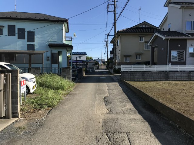 鴻巣市滝馬室の売地の前面道路含む現地写真|西側道路を北から南方向へ撮影

