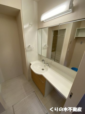 【洗面所】 | リヴェールパレスA棟 | ゆったりとスペースのある洗面所