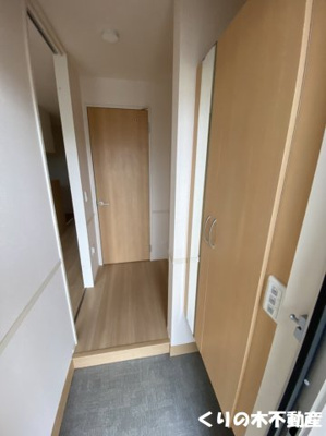 【玄関】 | リヴェールパレスA棟 | 収納もある玄関です