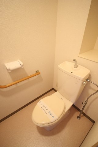 ロゼール壱番館のトイレ|別号室の同仕様の参考写真です。