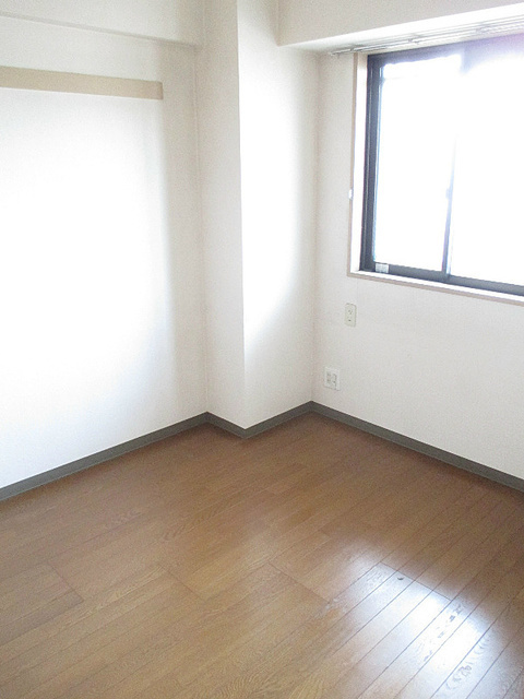 ロゼール壱番館の子供部屋|別号室の同仕様の参考写真です。