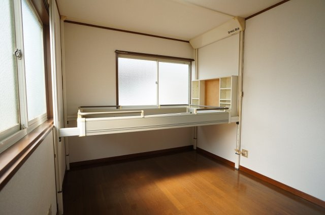 【設備】 | ハウスリバティー | 可動式ベッドでお部屋の有効活用が出来ます♪