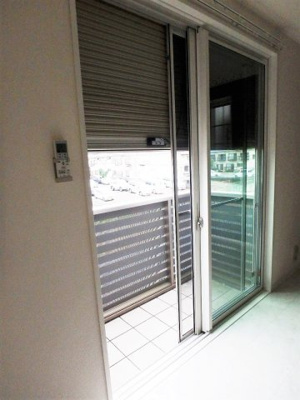 【設備】 | グランソレイユ【SHM】 | シャッター雨戸付きなので夜やお出かけ時も安心です！