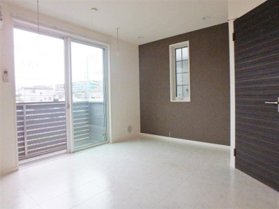 【洋室】 | グランソレイユ【SHM】 | バルコニーに繋がる角部屋二面採光洋室10.8帖のお部屋です♪