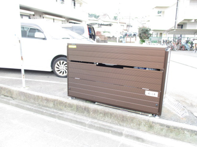 【その他共用部分】 | プレミールNAGAO | 敷地内ごみ置き場でごみ出しもらくらく～♪忙しい社会人さんや主婦さんにもうってつけ！