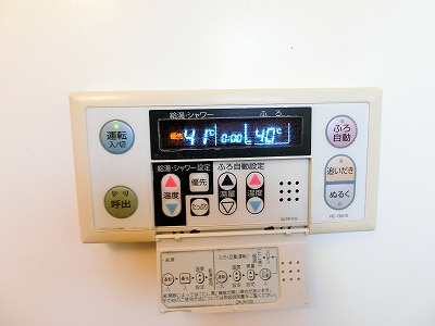 【設備】 | プレミールNAGAO | バスルームは追い焚き機能付きです！いつでもぽかぽかお風呂に入れて一日の疲れもすっきりリフレッシュ♪