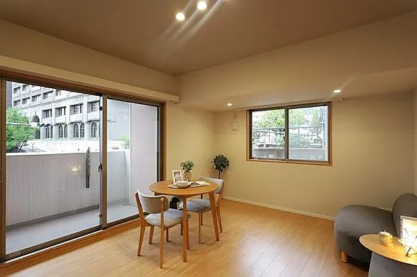神戸元町山手ヴィアージュの居間・リビング|家具家電はイメージ画像です