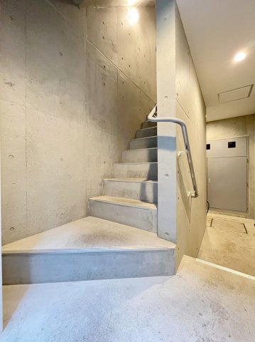 「防音マンション」ラシクラス鷺ノ宮のロビー|建物の内部です