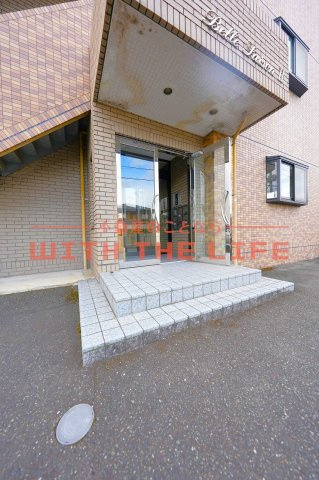 ベルセゾンⅡ【キャッシュバック対象物件】のエントランス|落ち着いたエントランスです