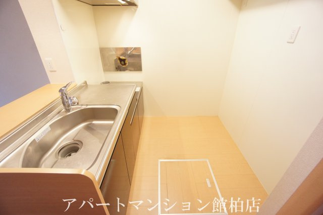 グリーンエシカルのキッチン|★トイレ上部にストック収納あり