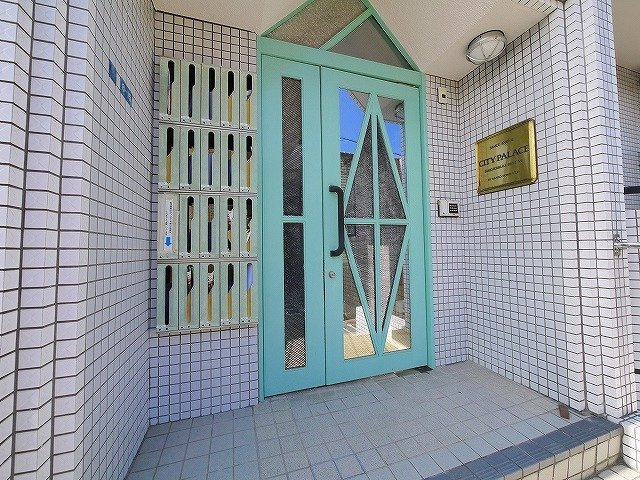 シティパレス学園前Ｐ７のエントランス