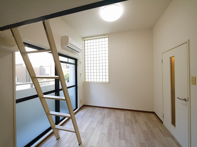 シティパレス学園前Ｐ７の洋室