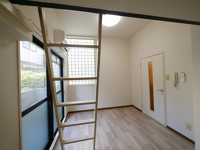 シティパレス学園前Ｐ７の洋室