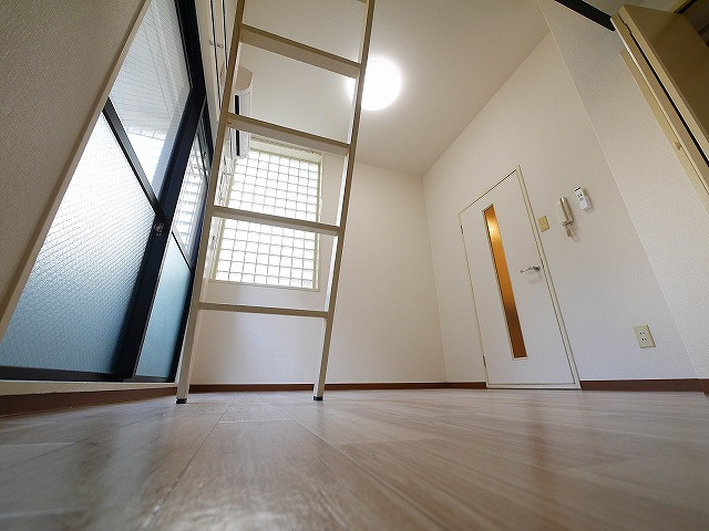 シティパレス学園前Ｐ７の洋室